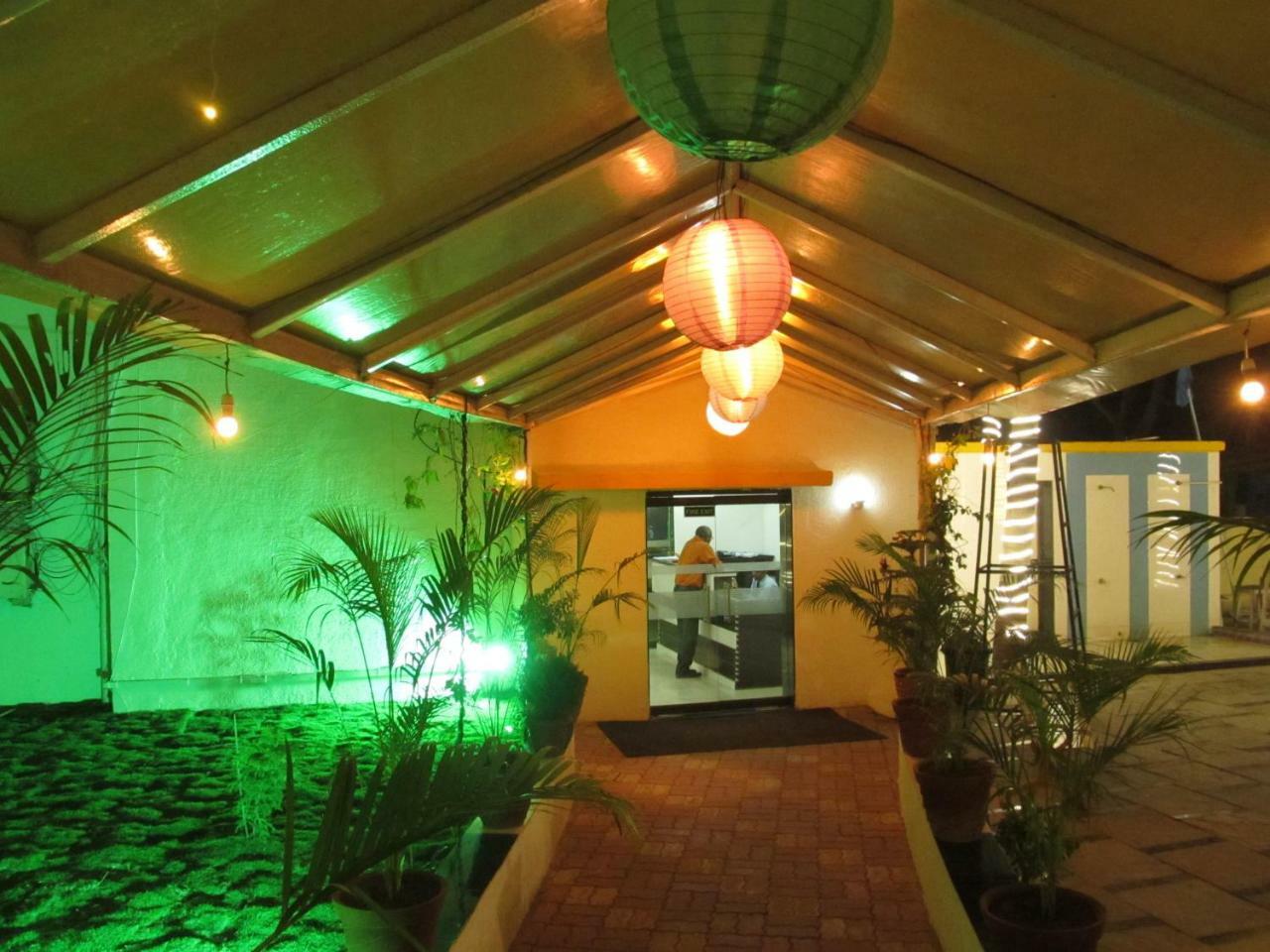 Hotel Sea Rock Villa Daman Extérieur photo